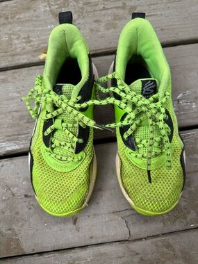 Under Armor Steph Curry boys basketball shoes